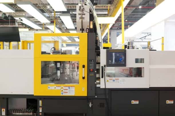 Full view of an industrial injection molding machine suitable for both hot runner and cold runner mold systems.

