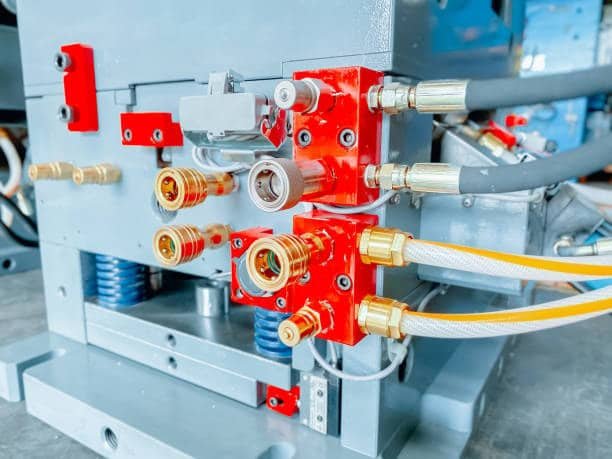 Hydraulic and cooling hose connection system for advanced injection molding equipment.