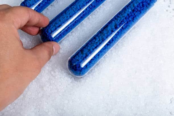 Color-modified HDPE granules tested for temperature behavior in lab conditions