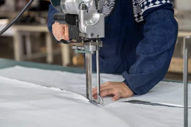 Manual vertical cutting machine used for soft part manufacturing