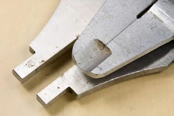 Steel radius gauges used to verify inner radius conformity