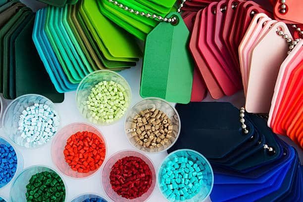 Plastic color swatches and resin pellets for selecting injection mold materials