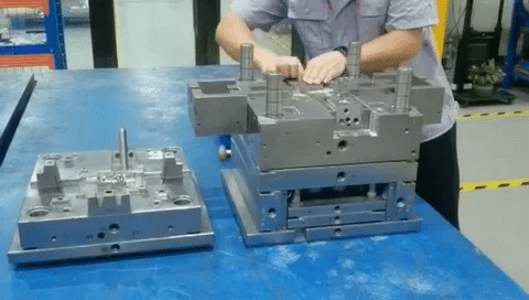 Injection mold assembly and fitting process performed by an experienced mold making manufacturer