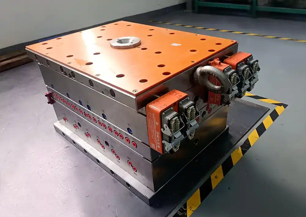 Fully assembled precision injection mold with hot runner system used by OEM mold manufacturers